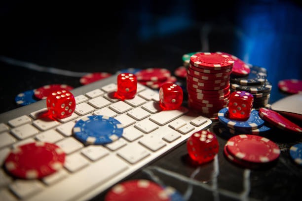 kingtoto BandarQ table interface showing hand rankings and betting controls